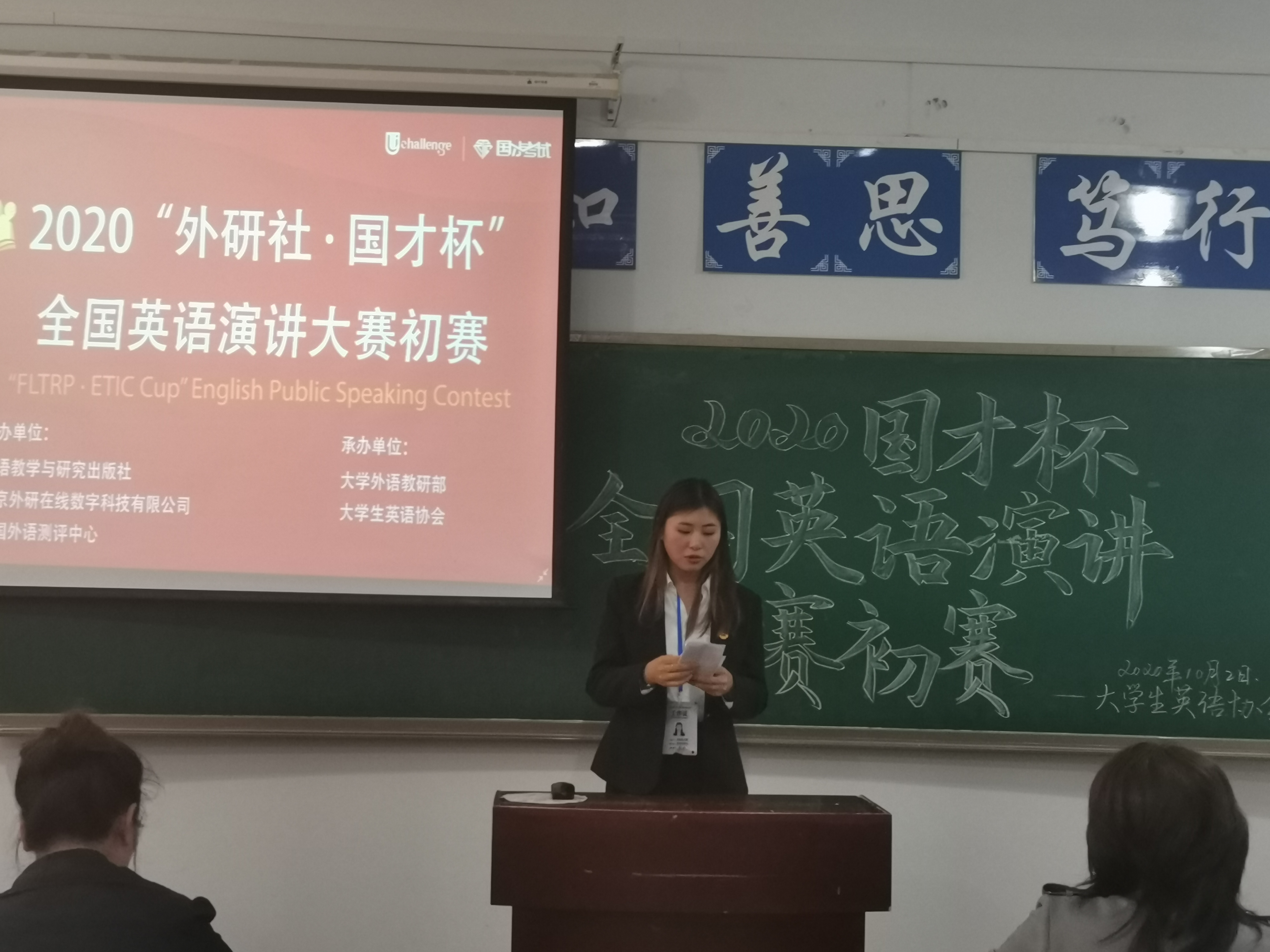 主持人 (3).jpg