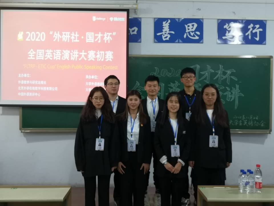 工作人员.jpg